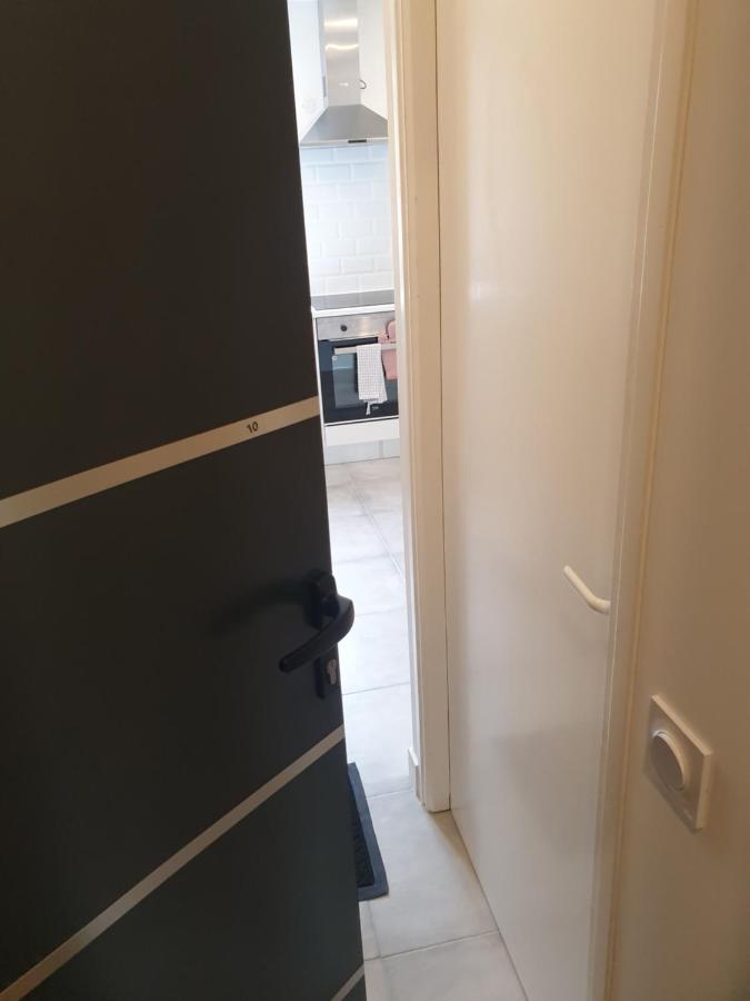 Appartements Renove 2023 Proche Aeroport 5Min, Gare Sncf 2 Min, Tramway Au Pied De L'Immeuble , Parking Possible, Renovated Apartments 2023 Near The Airport 5 Min, Train Station 2 Min, Tram Next To The Building 1 Min, Parking Possible Nice Quarto foto