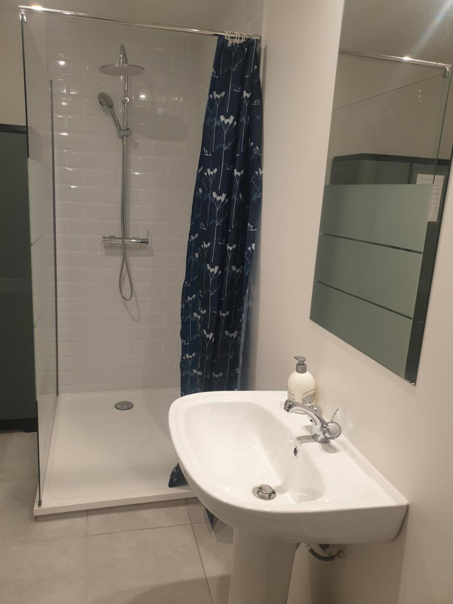Appartements Renove 2023 Proche Aeroport 5Min, Gare Sncf 2 Min, Tramway Au Pied De L'Immeuble , Parking Possible, Renovated Apartments 2023 Near The Airport 5 Min, Train Station 2 Min, Tram Next To The Building 1 Min, Parking Possible Nice Quarto foto